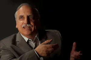عبده‌تبریزی: پرداخت یارانه نباید به یک حرکت انتخاباتی تبدیل شود/ با افزایش یارانه مخالفم