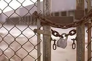 بلاتکلیفی ۱۵۰ کارگر کارخانه کاشی طوس: ۱۷ ماه است حقوق نگرفتیم!