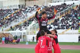 قهرمانی زودهنگام سرخ‌پوشان در تبریز/ پرسپولیس ۲ - ماشین‌سازی ۰