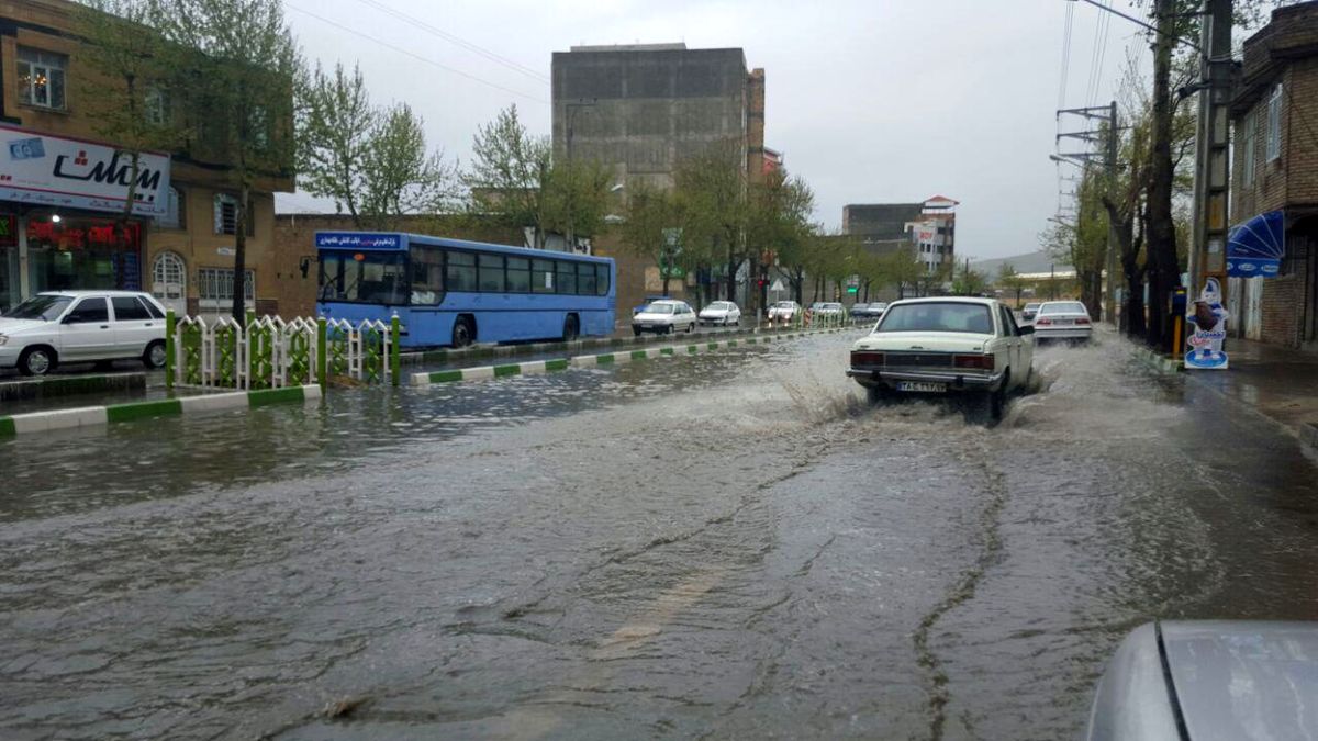 بارش باران در استان‌های شمالی و شمال غربی/ ترافیک در آزادراه کرج- تهران نیمه سنگین است
