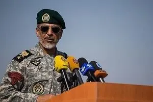 نیروی دریایی در سراسر سواحل مکران حضور دارد/ هیچ شناور بیگانه‌ای از دید پایگاه‌های دریایی ما پنهان نیست