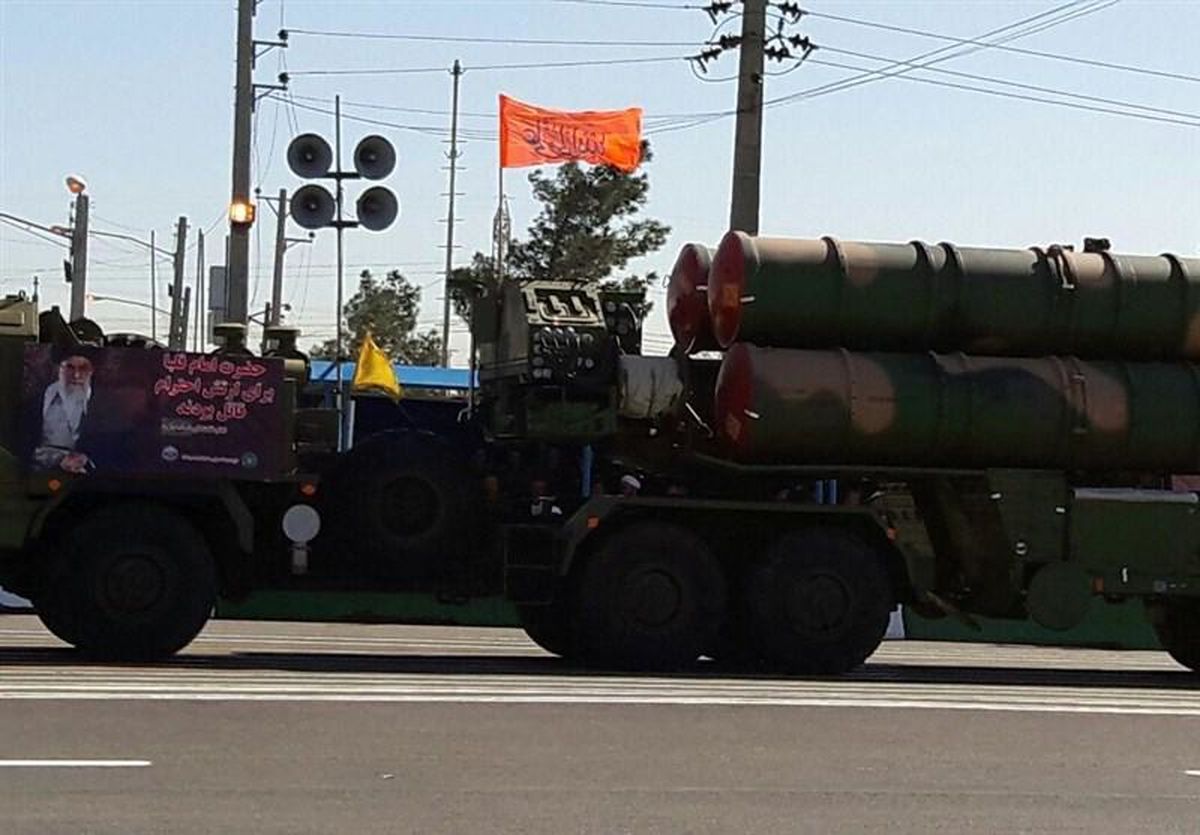 نمایش سامانه موشکی S۳۰۰ و موشک پدافندی و بردبلند "صیاد ۳" در مراسم رژه روز ارتش + تصاویر