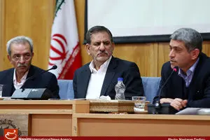 دولت درباره سرمایه گذاری خارجی به مردم آمار غلط می‌دهد/ رشد اقتصادی که ۶۵ درصد آن وابسته به نفت است، دست زدن ندارد!