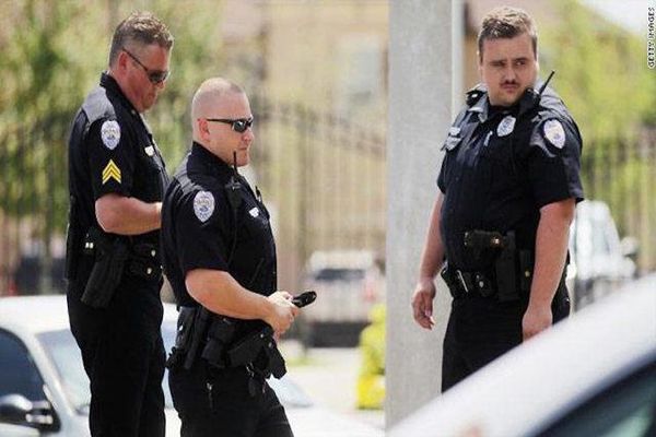 تیراندازی در کالیفرنیا سه کشته بر جای گذاشت/ احتمال تروریستی بودن حادثه