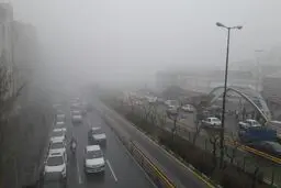 بارش باران در محورهای ۷ استان کشور/ ترافیک نیمه‌سنگین در آزادراه کرج- تهران/ مه‌گرفتگی در اردبیل