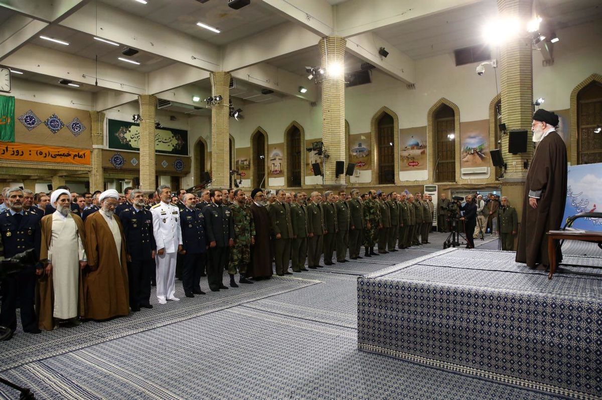 فرماندهان و کارکنان ارتش با رهبر انقلاب دیدار کردند + تصاویر