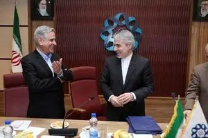 دوست حسینی: نمی‌گویم متوسط حقوقم چقدر است!/ حقوقم در این چند وقت کم و زیاد شده و عدد دقیق آن معلوم نیست