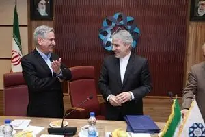 دوست حسینی: نمی‌گویم متوسط حقوقم چقدر است!/ حقوقم در این چند وقت کم و زیاد شده و عدد دقیق آن معلوم نیست