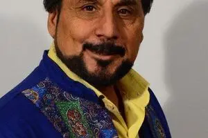 عموقناد با 