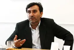 دولت در زمینه مسائل اقتصادی کارنامه قابل دفاعی ندارد/ خطر زندگی شاهانه مسئولان خطری کشور را تهدید می‌کند