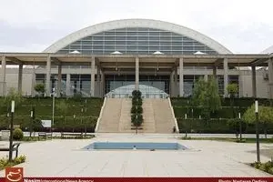 خدمات رسانی رایگان اتوبوس‌های دوکابین/ استقرار ۲۰۰ آتش نشان در ۴ نقطه