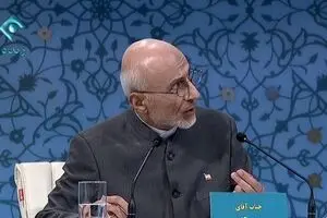 در حال حاضر بیش از ۱۰ میلیون نفر بی سواد کامل هستند که در شان جمهوری اسلامی نیست