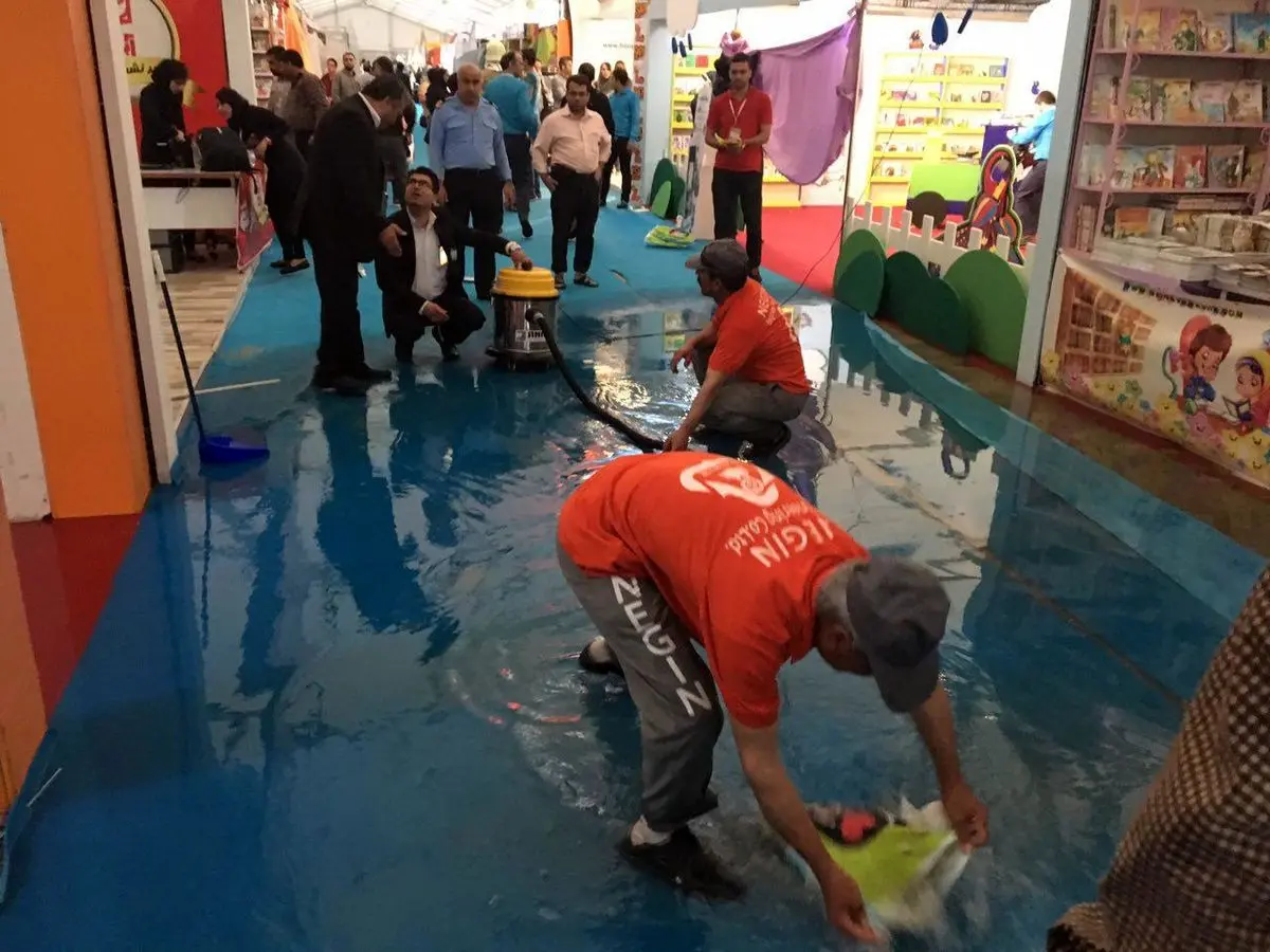 باران سالن کودک نمایشگاه کتاب را تعطیل کرد