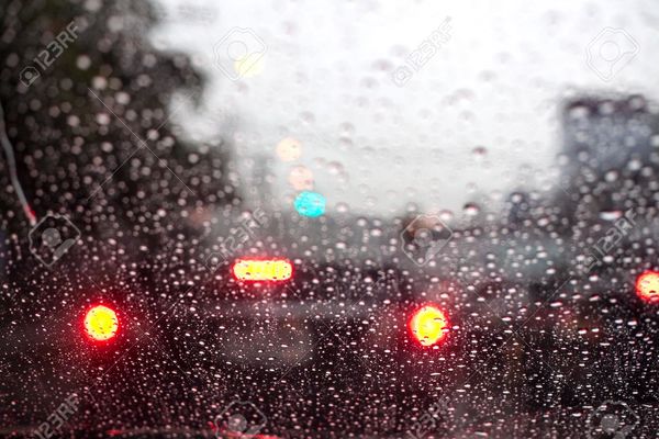 ترافیک سنگین در آزادراه تهران- کرج/ بارش باران در محورهای سه استان