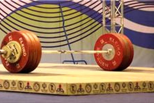 کمیته المپیک و وزارت ورزش قهرمانی وزنه‌برداری ایران در آسیا را تبریک گفتند