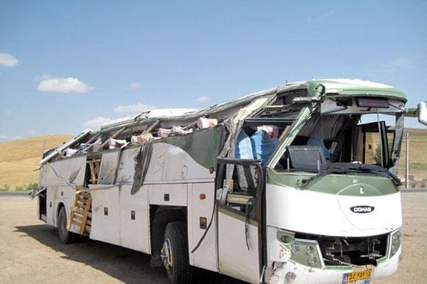 یک کشته و ۳۰ مصدوم در واژگونی اتوبوس محور اصفهان- شاهین‌شهر
