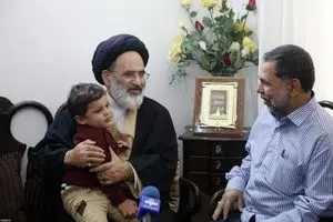 چهار هیات از جانب رهبر انقلاب در منازل تعدادی از جانبازان حضور یافتند + تصاویر