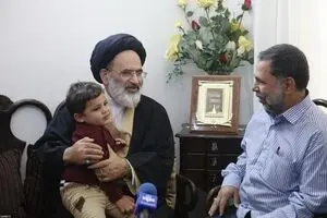 چهار هیات از جانب رهبر انقلاب در منازل تعدادی از جانبازان حضور یافتند + تصاویر