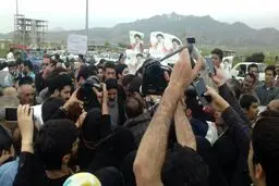 بنای ما در کشورداری استفاده از یک گروه و جناح نیست/ طلبه‌ای از مردم با مردم و در مردم هستم و خواهم بود