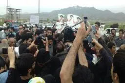 بنای ما در کشورداری استفاده از یک گروه و جناح نیست/ طلبه‌ای از مردم با مردم و در مردم هستم و خواهم بود