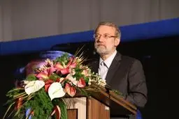 سطح ایران بالاتر از این است که به دنبال هلال شیعی باشد/ به دنبال همزیستی مسالمت‌آمیز با همه کشورها هستیم