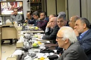 نشست جدی رئیس کل بیمه مرکزی با ایران خودرو برای تعیین تکلیف بدهی زیاد آن به صنعت بیمه/ بدهی دو خودرو ساز بزرگ به صنعت بیمه به مرز هشدار رسید