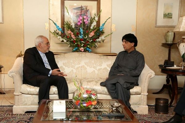 ظریف با وزیر کشور پاکستان دیدار و گفتگو کرد