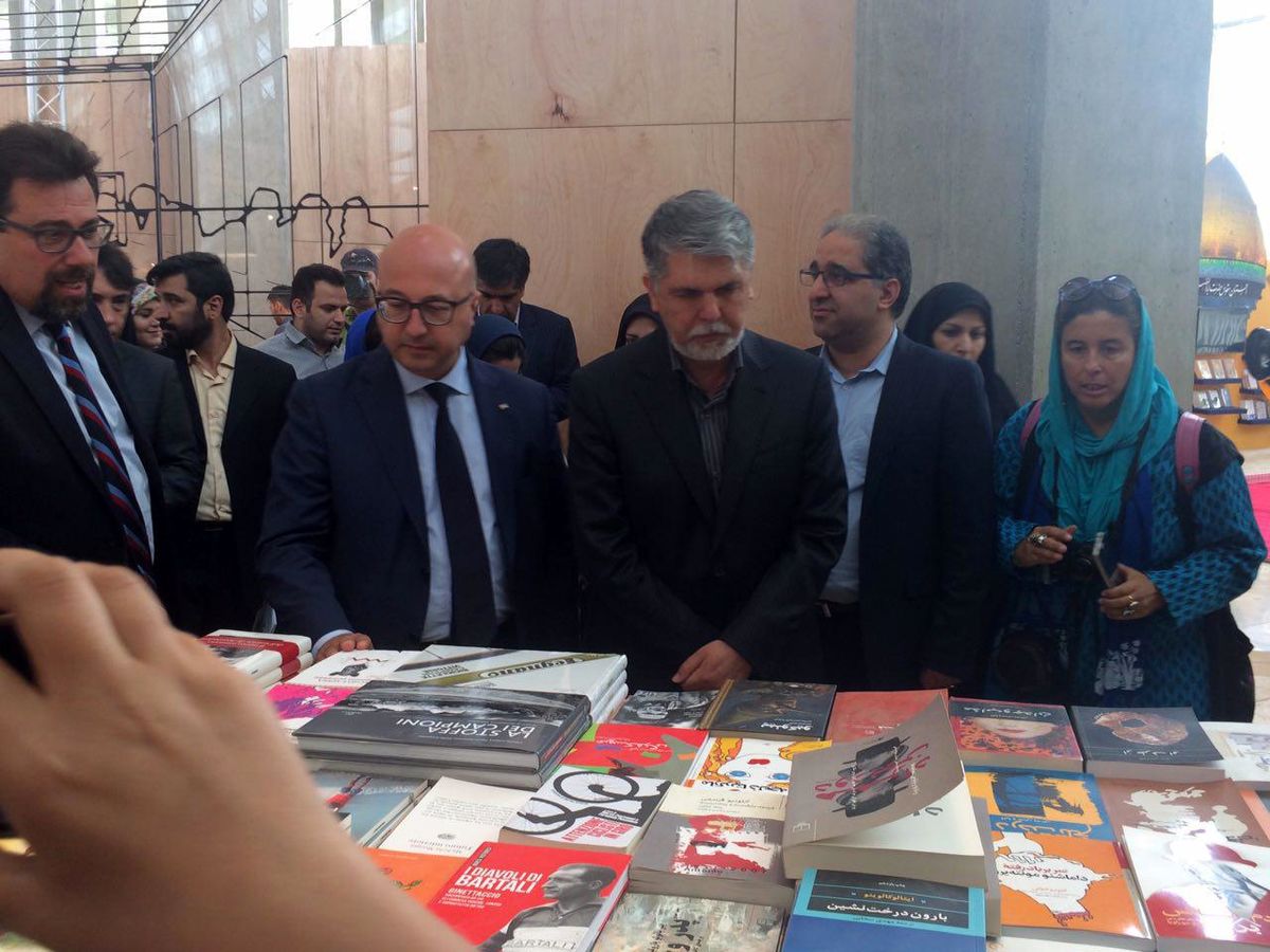 شگفت‌زدگی معاون فرهنگ ایتالیا از استقبال مردم ایران در نمایشگاه کتاب/ صالحی: ایران و ایتالیا علاوه بر رنگ پرچم، فرهنگ مشابه هم دارند