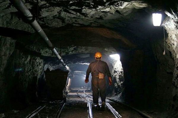 جسد آخرین معدنچی در معدن آزادشهر کشف شد/تعداد کشته‌شدگان به ۴۳ نفر رسید/ لاریجانی: کمیسیون صنایع گزارشی از حادثه به مجلس ارائه کند