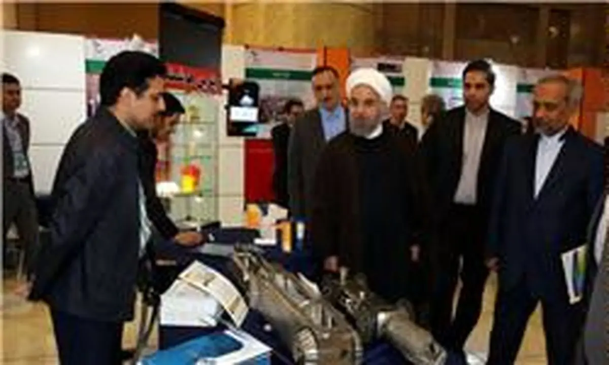روحانی از نمایشگاه محصولات شرکت‌های دانش بنیان بازدید کرد