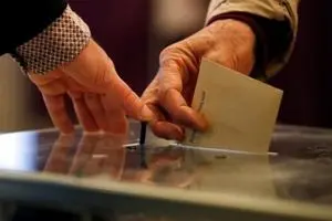 دور دوم انتخابات ریاست جمهوری فرانسه آغاز شد