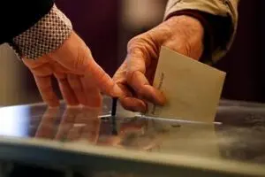 دور دوم انتخابات ریاست جمهوری فرانسه آغاز شد