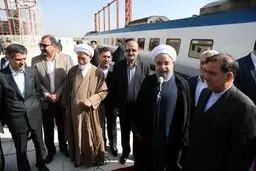 بهره‌برداری از خط آهن تهران – همدان به طول ۲۷۶ کیلومتر و با اعتبار ۹۷۰۰ میلیارد ریال