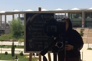 نویسندگانی که با امضا تنور نمایشگاه را داغ می‌کنند/ رئیس‌جمهور بشوی چقدر یارانه می‌دهی؟!