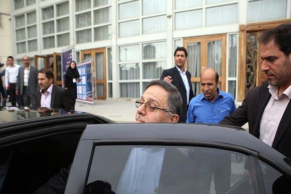 برسد به دست ضعیف‌ترین رئیس کل بانک مرکزی ایران در ۵۷ سال اخیر!