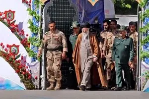 مراسم دانش‌آموختگی دانشجویان دانشگاه امام حسین (ع) با حضور فرمانده کل قوا برگزار شد + تصاویر