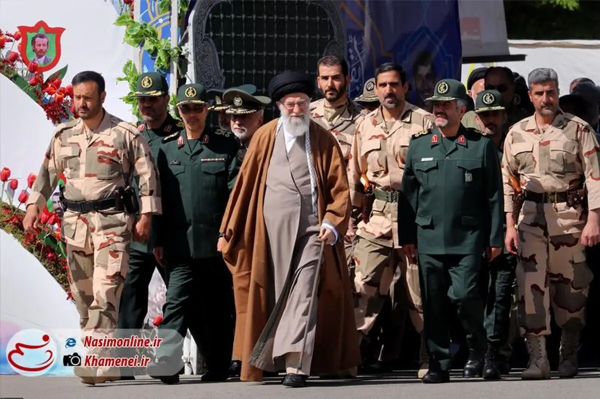 مراسم دانش‌آموختگی دانشجویان دانشگاه امام حسین(ع) با حضور رهبر معظم انقلاب
