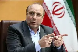 رفتار برخی رقبای قالیباف در ضرب و شتم دستفروشان با لباس مامور شهرداری/ نیروی انتظامی ضاربان را به مردم معرفی کند