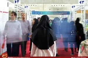 ملاقات با کتاب در روز شلوغ و گرم شهر آفتاب/ اعتراض دانشجویان شهرستانی به کمبود بن کتاب‌ها