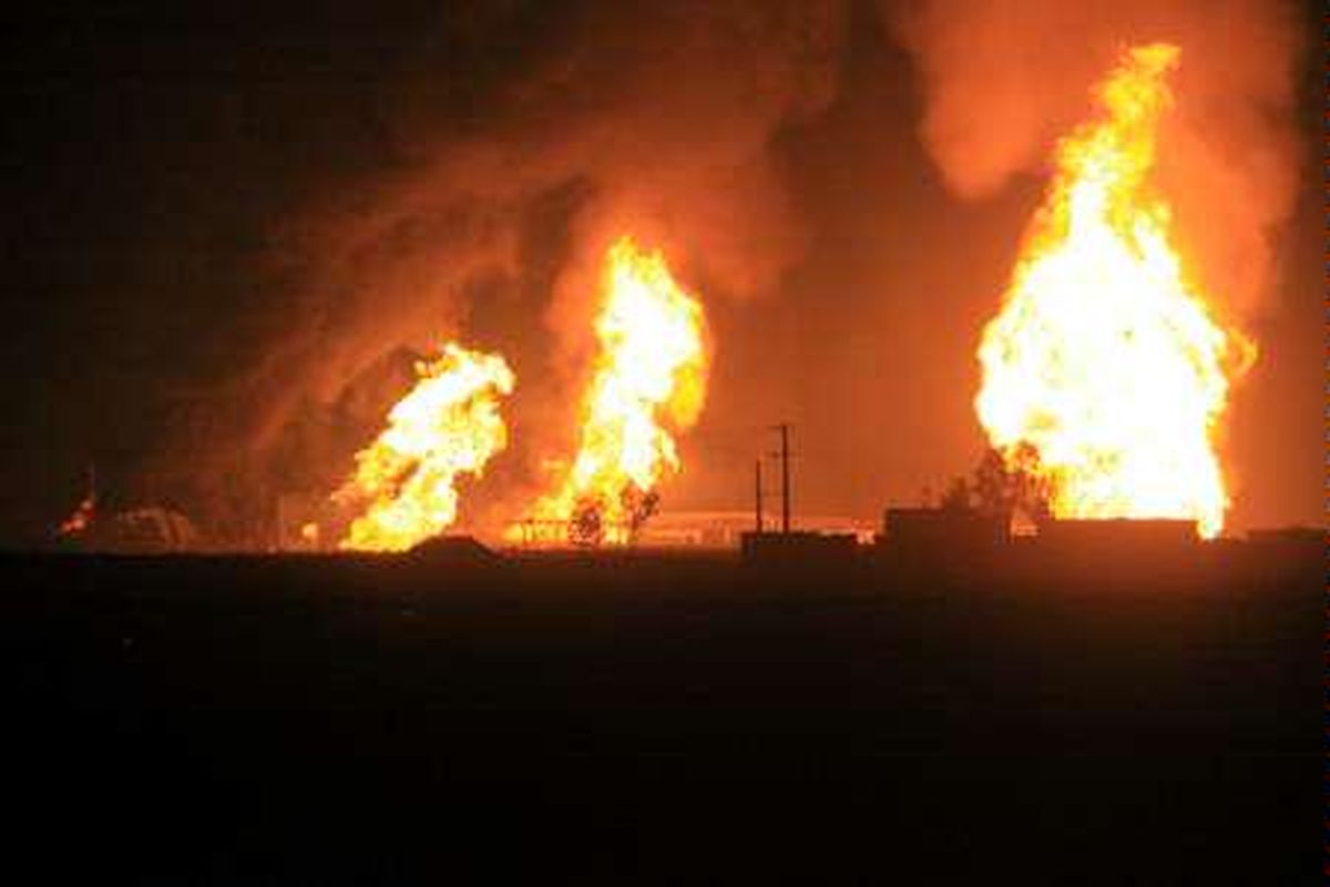 آتش‌سوزی گسترده در کارخانه تولید ظروف یک بار مصرف در جاده قدیم کرج