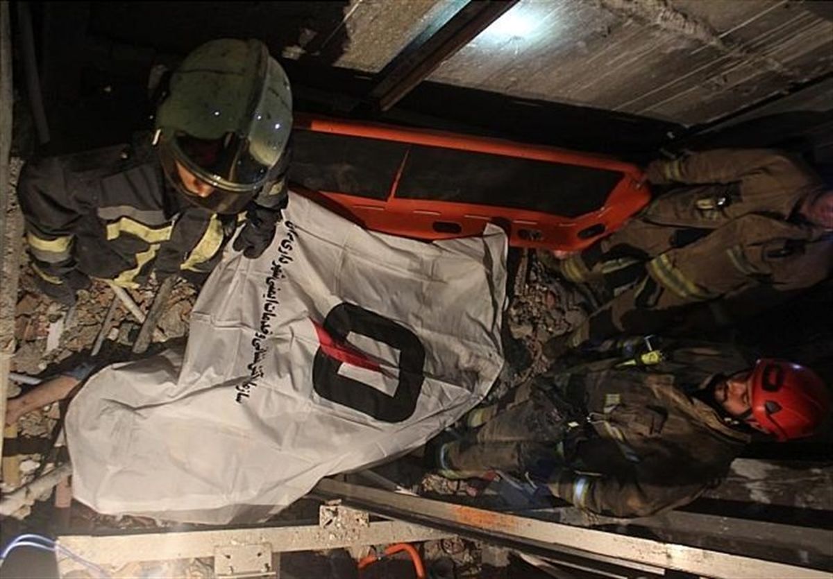 سقوط ۱۱ طبقه‌ای و مرگبار کارگر جوان به چاهک آسانسور + تصاویر