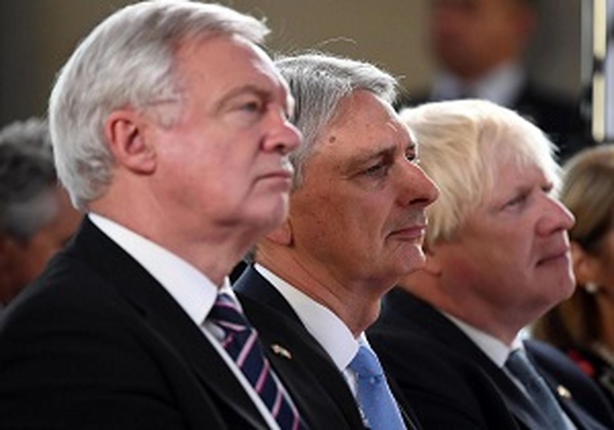 ساندی تایمز فاش کرد: توطئه چهار وزیر انگلیسی برای سرنگونی نخست‌وزیر این کشور