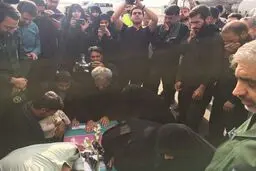 لحظات ورود پیکر مطهر شهید حججی به مشهد مقدس