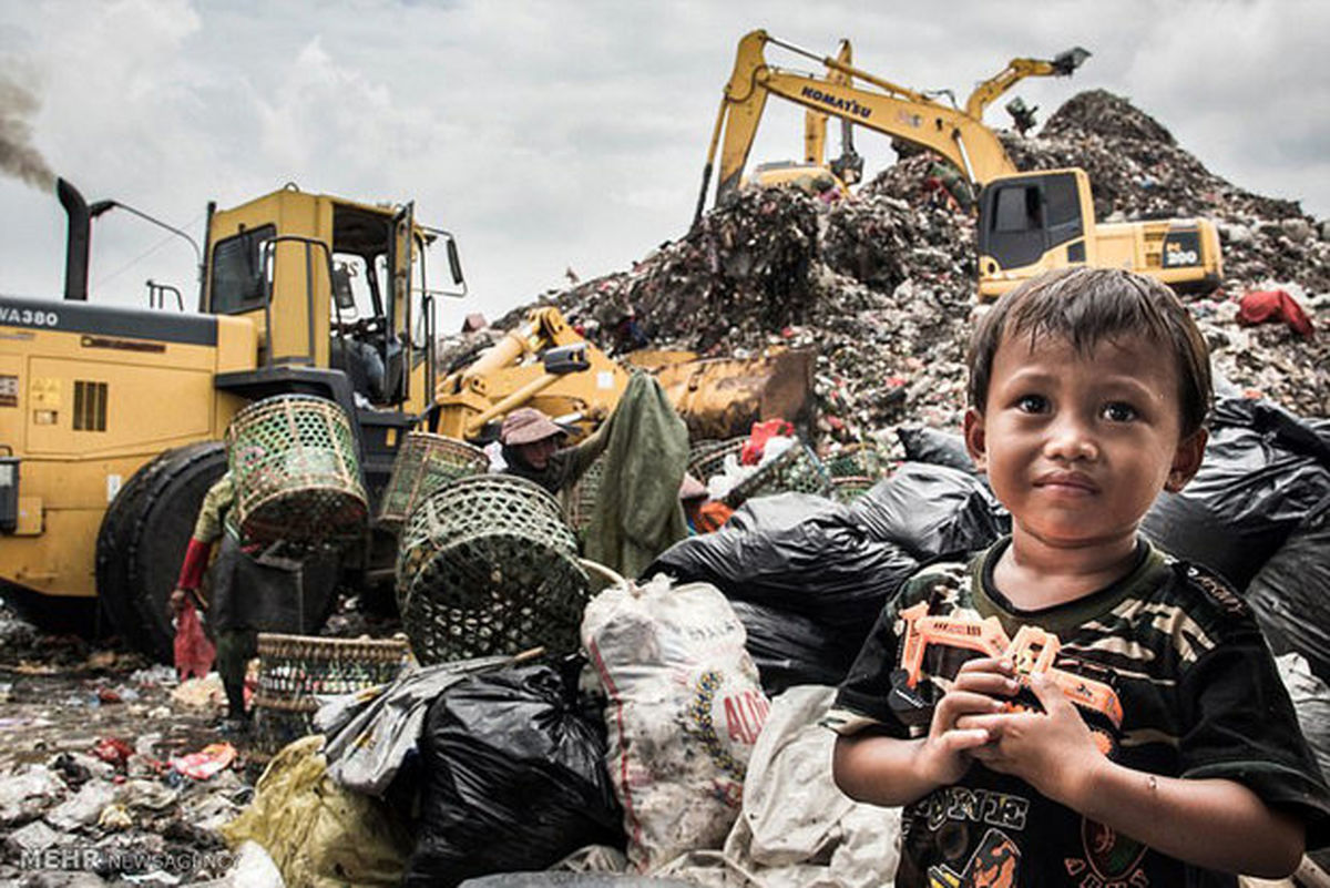 بکارگیری کودکان ۵ ساله در دپوی زباله شهرداری