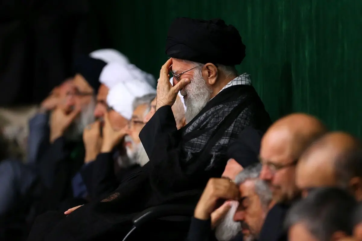 عزاداری رهبرانقلاب در شام شهادت سیدالشهدا