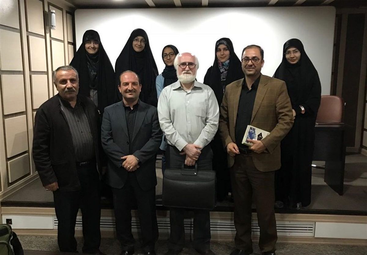 اساتید ادبیات به سؤالات نوجوانان در حوزه دفاع مقدس پاسخ دادند