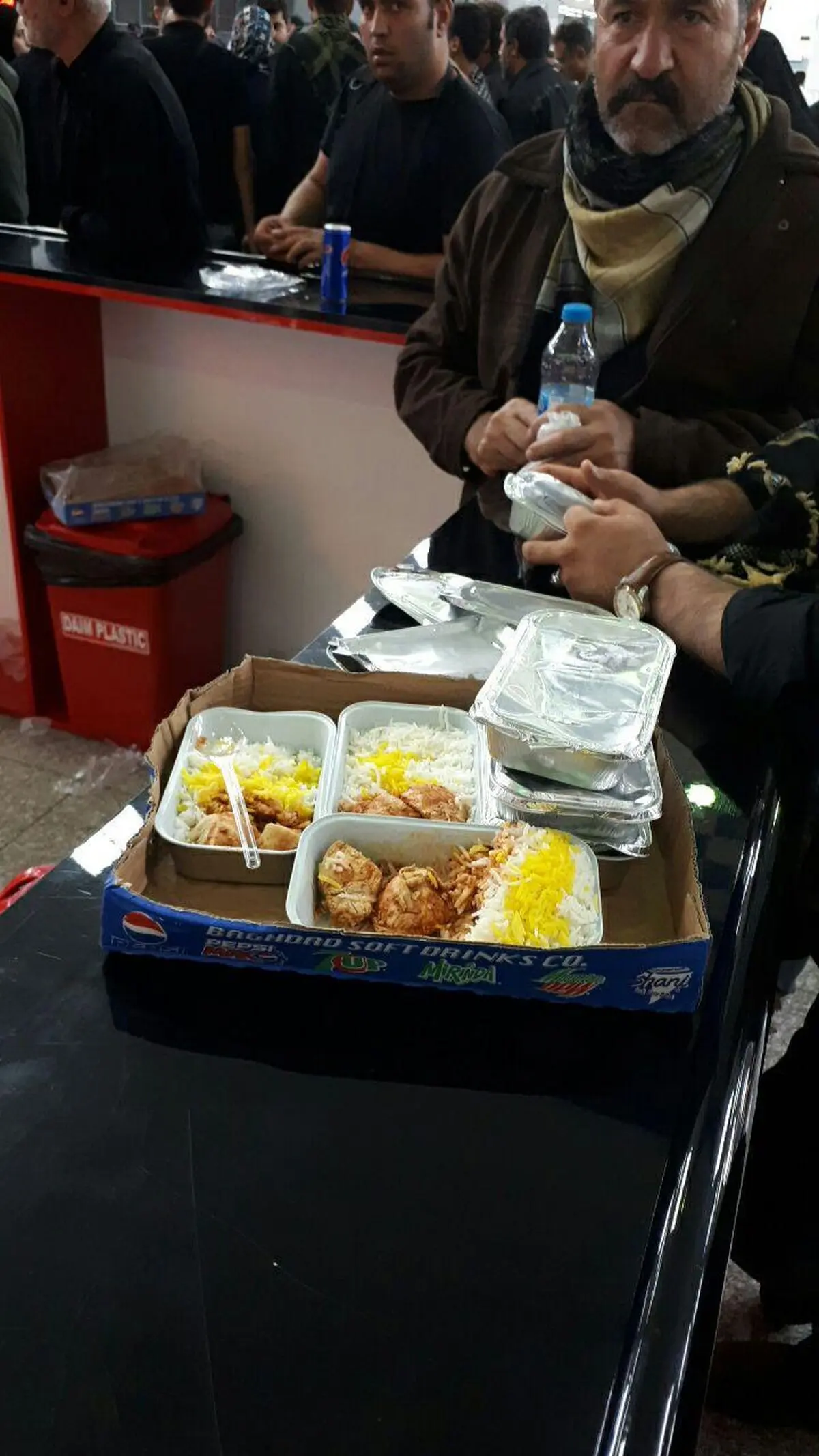 تاخیر ۷ ساعته پرواز نجف تهران و توزیع غذای فاسد بین مسافران