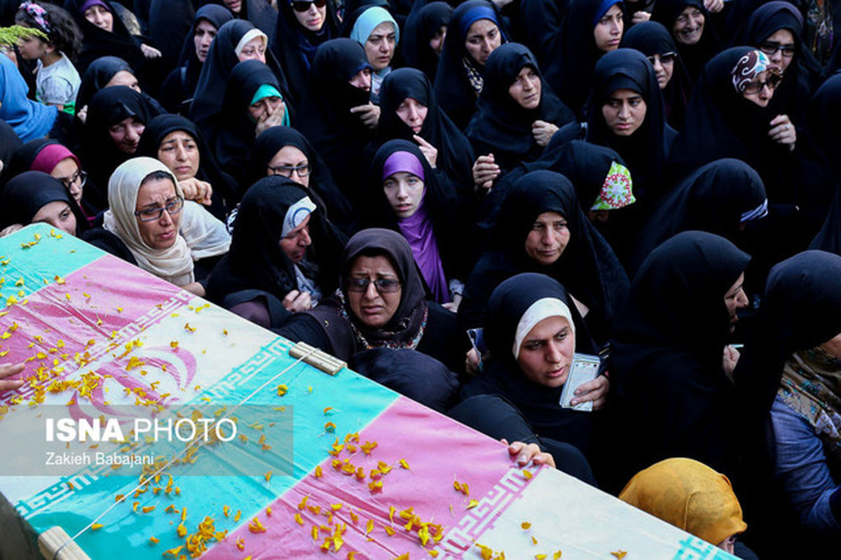 استقبال از پیکرهای پنج شهید تازه تفحص شده در شیراز