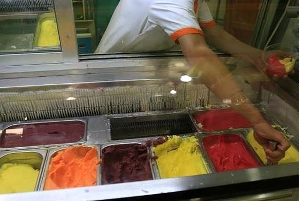 بستنی ۱۴ درصد گران شد/ بستنی‌فروش‌ها حق فروش حلیم و آش را ندارند