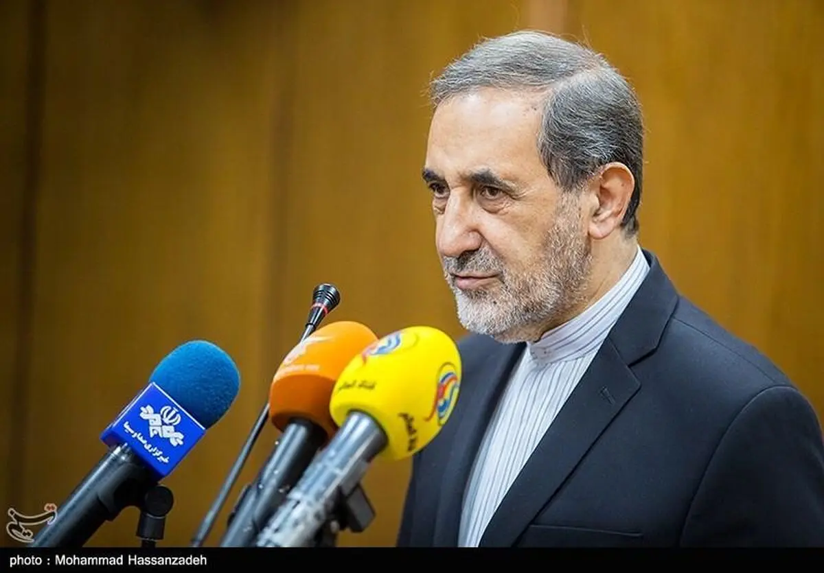 ولایتی: "ترامپ" مثل یک کاسب دوره‌گرد به دنبال جمع‌آوری پول است